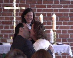 Sie d&uuml;rfen die Braut jetzt k&uuml;ssen...