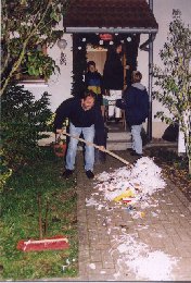 Enzo hat natürlich den Müll nochmal verteilen müssen ...